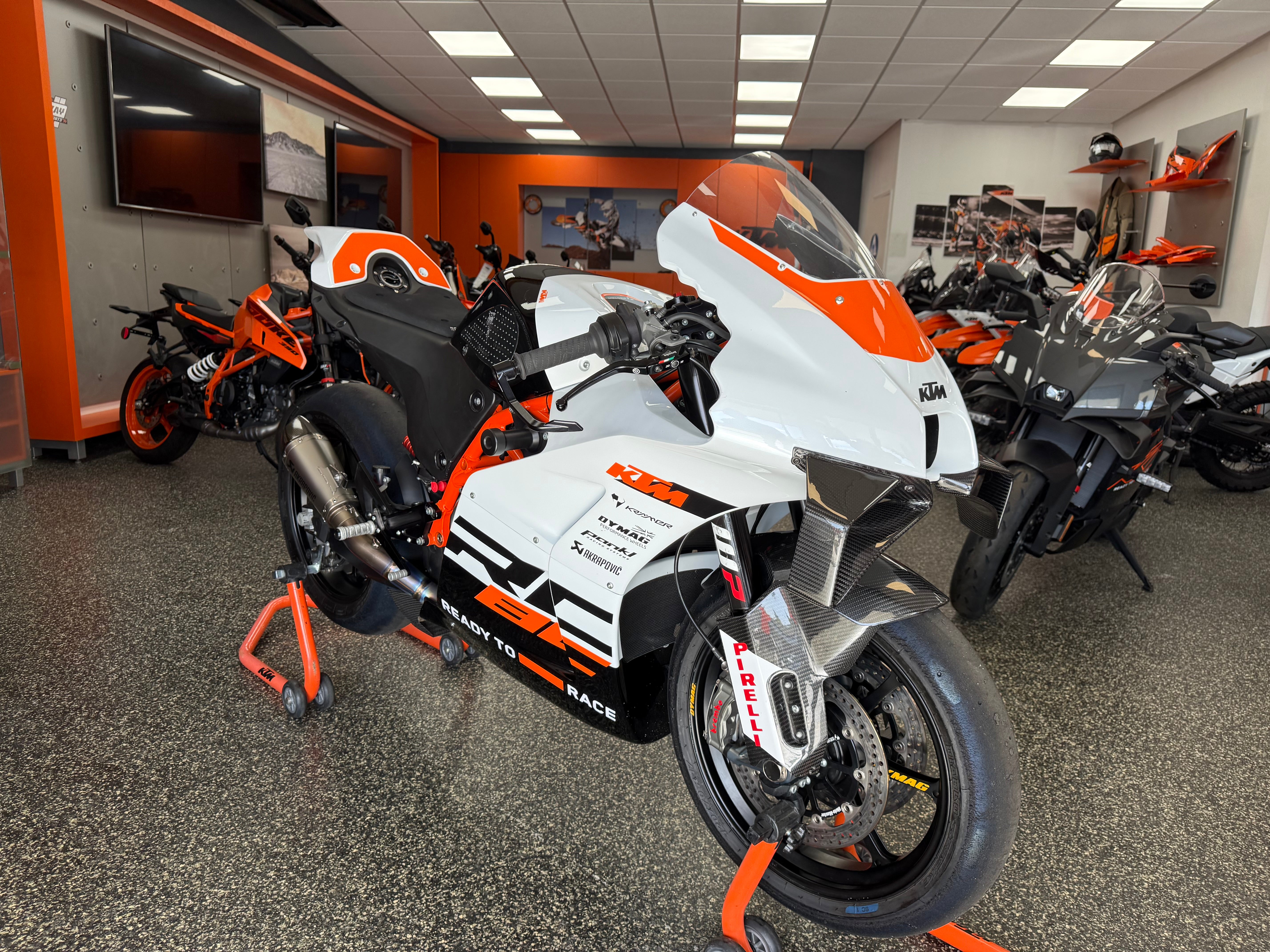 2024 KTM RC 8C photo