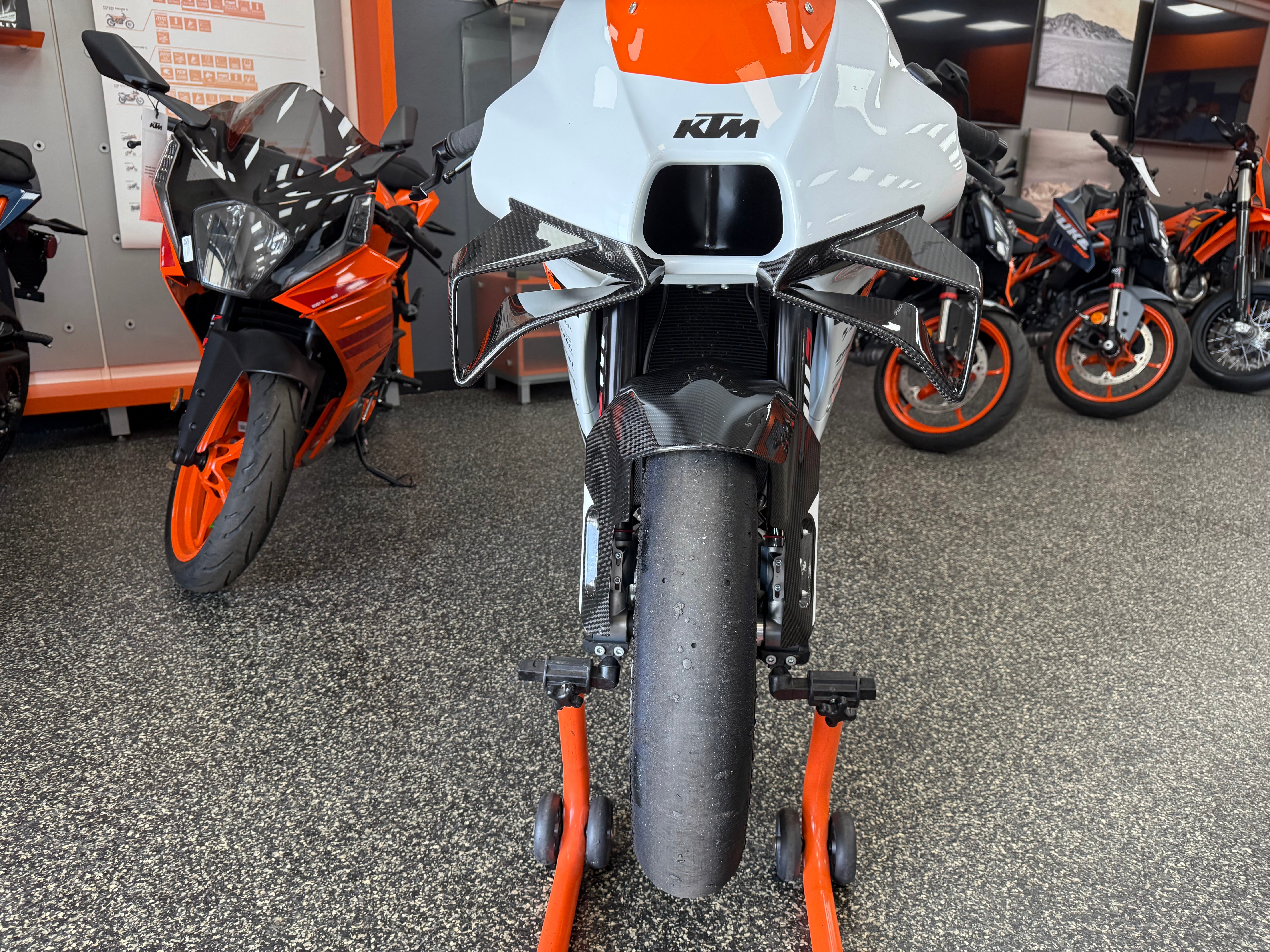 2024 KTM RC 8C detail