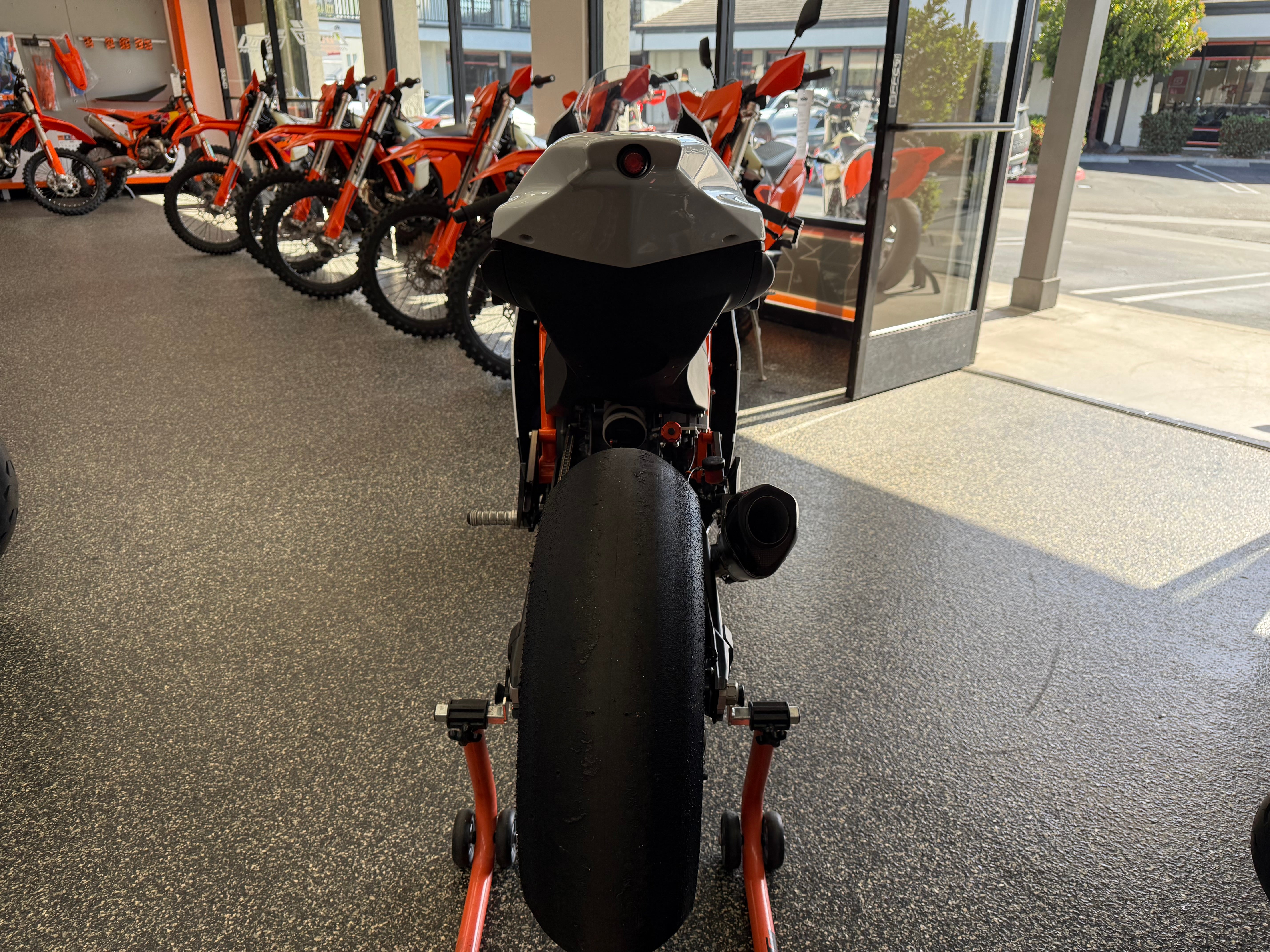 2024 KTM RC 8C side view