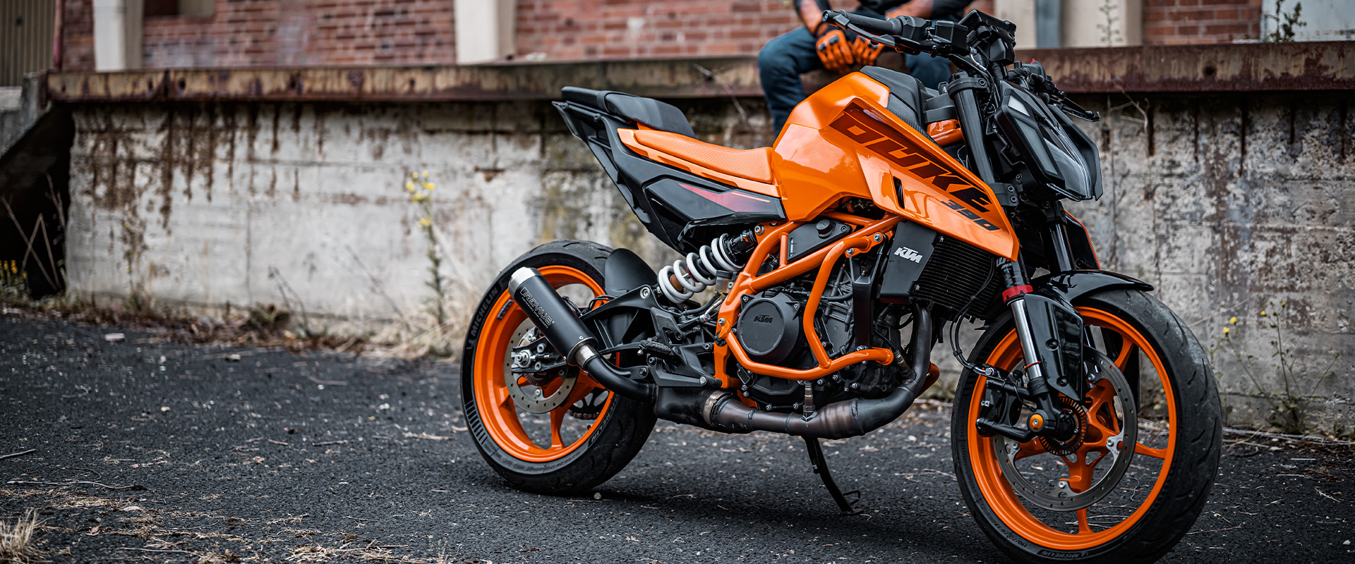 2025 KTM 390 DUKE riding angle