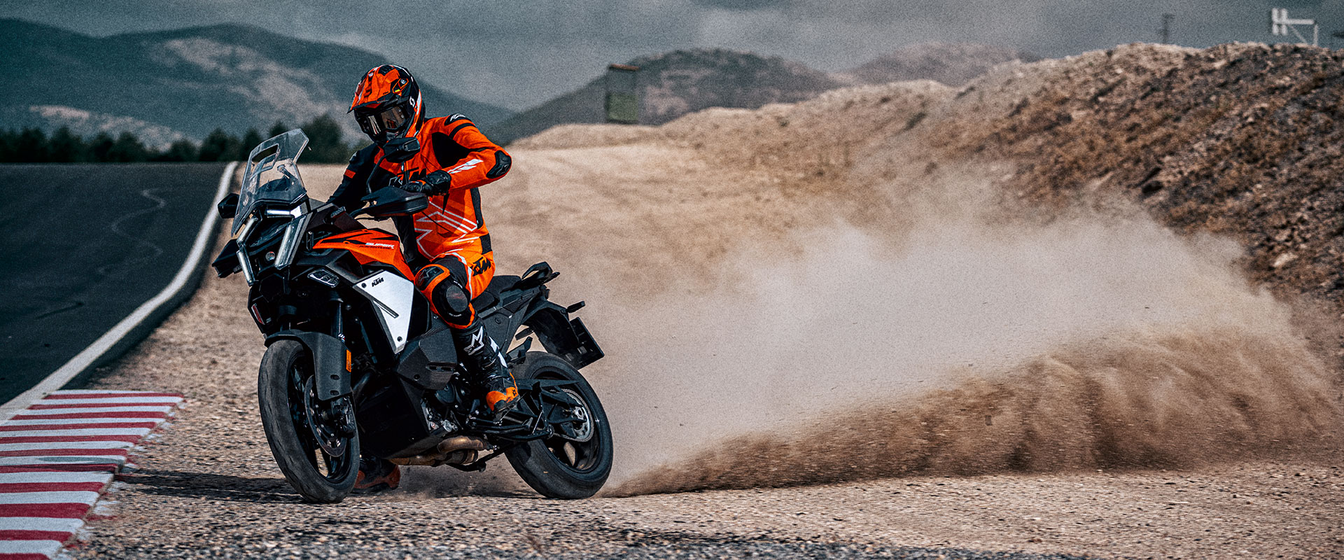 2025 KTM 390 DUKE parked