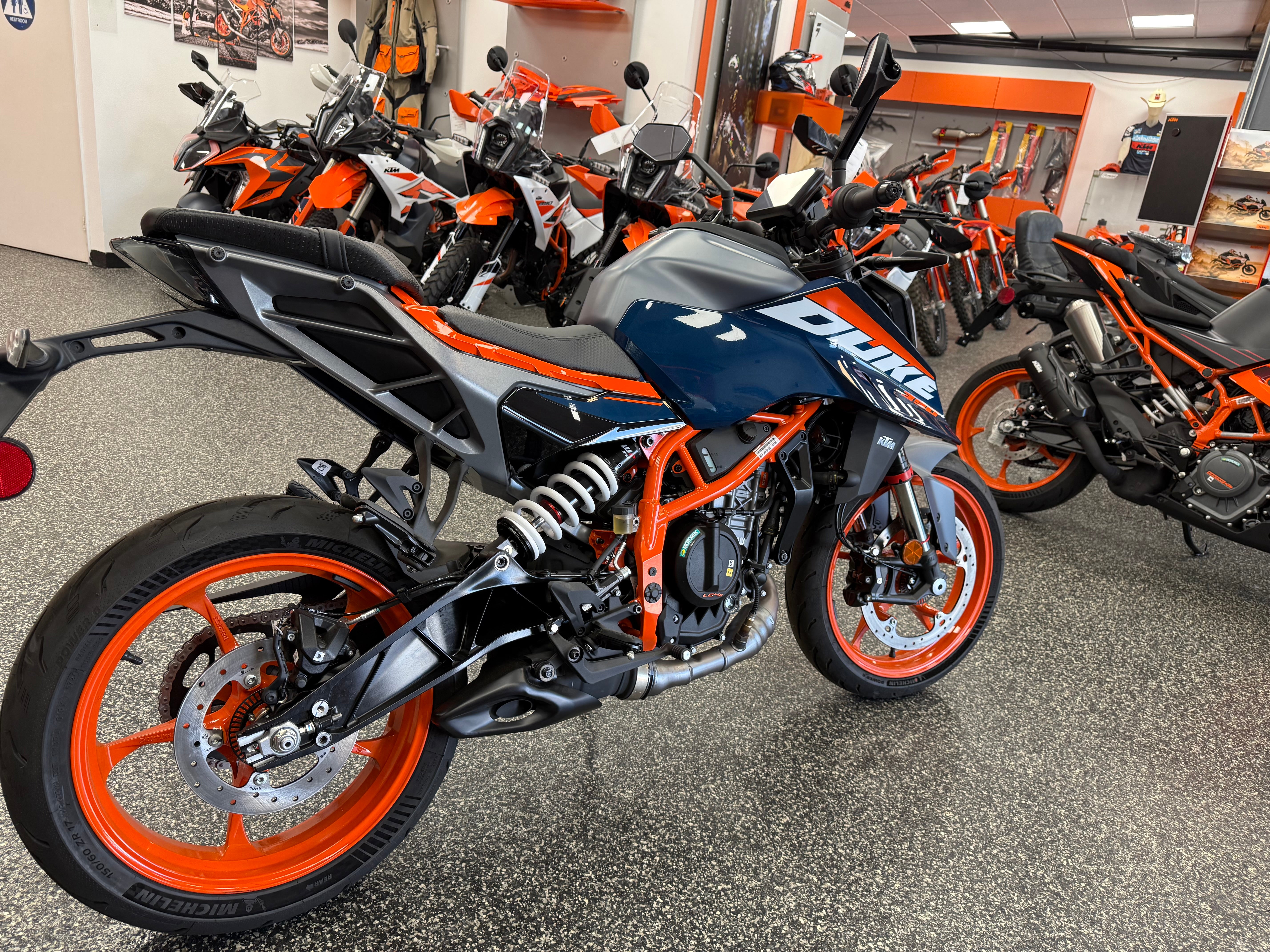 2025 KTM 390 DUKE side view