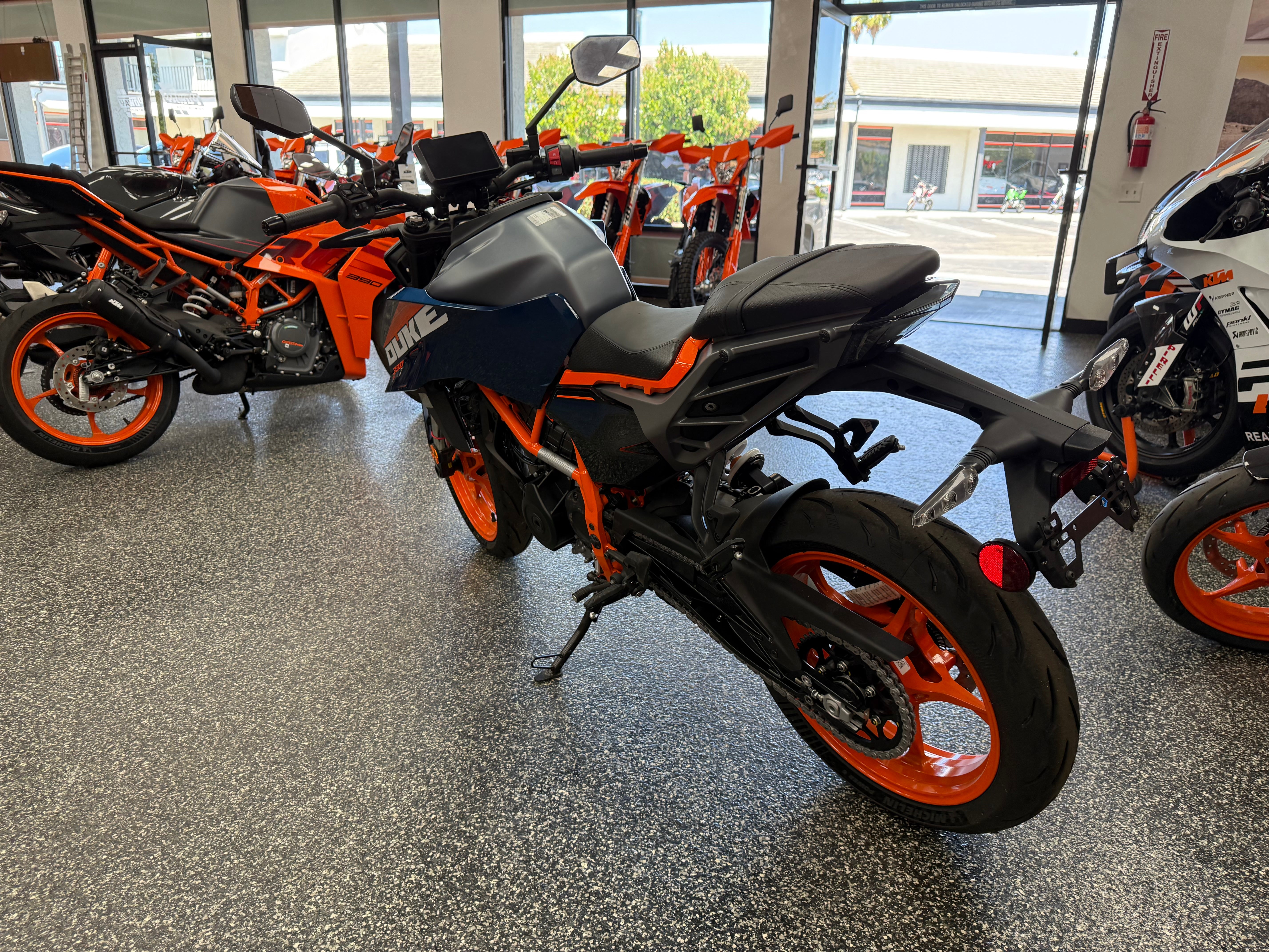 2025 KTM 390 DUKE detail