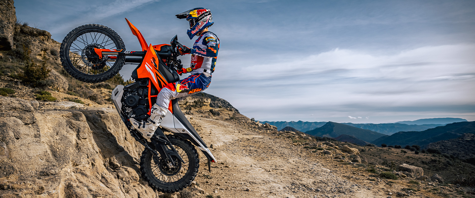 2026 KTM 390 ENDURO R riding image