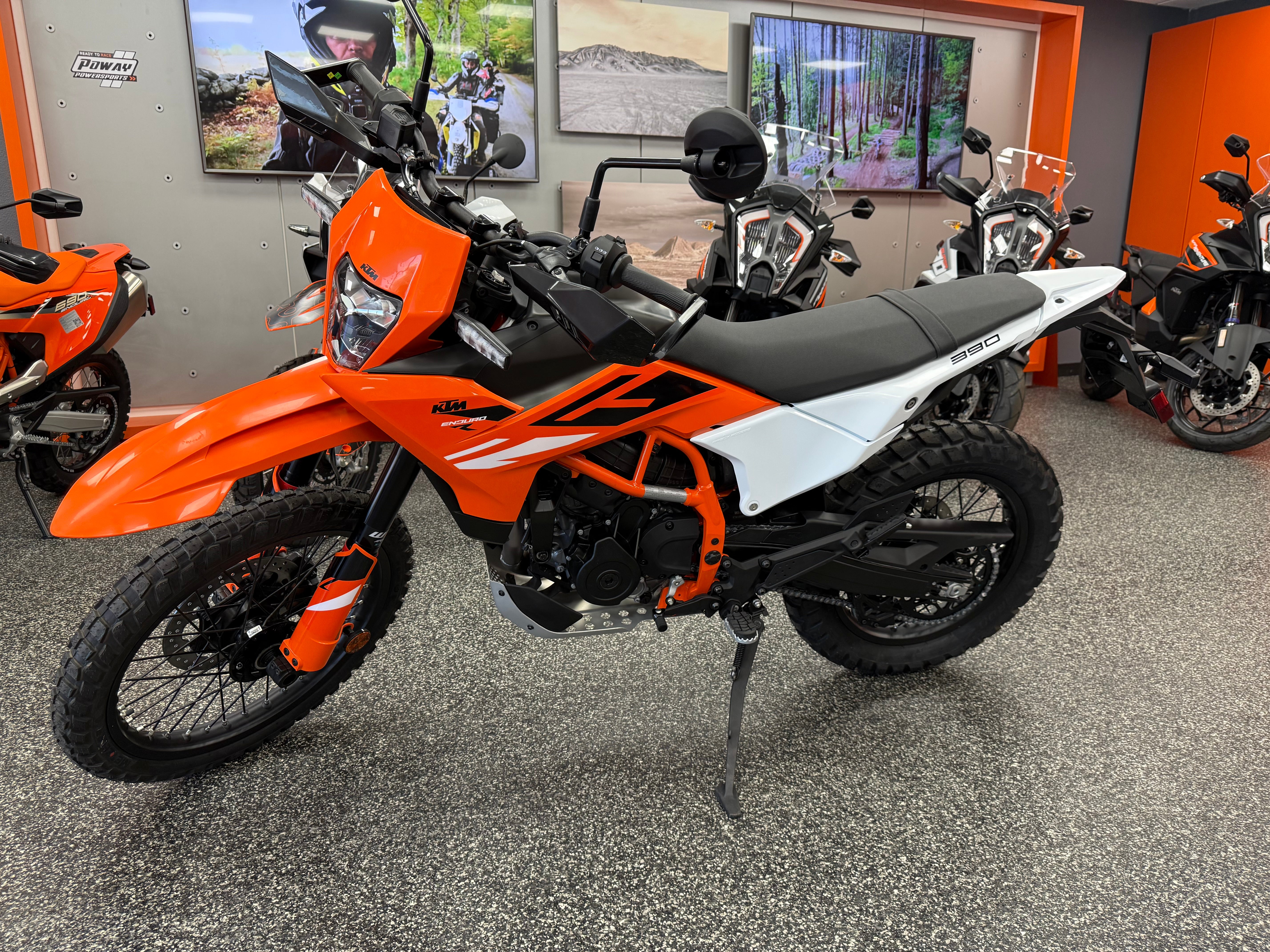 2026 KTM 390 ENDURO R front angle